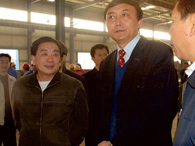 原湖南省副省長(zhǎng)徐明華視察生產(chǎn)車間，彭琪董事長(zhǎng)現(xiàn)場(chǎng)陪同