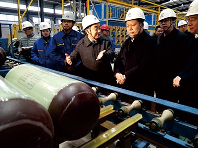 原衡陽(yáng)市委書記、市人大常委會(huì)主任周農(nóng)（湖南省人大常委會(huì)副主任、黨組成員、省總工會(huì)主席）視察金化高容，彭琪董事長(zhǎng)現(xiàn)場(chǎng)陪同